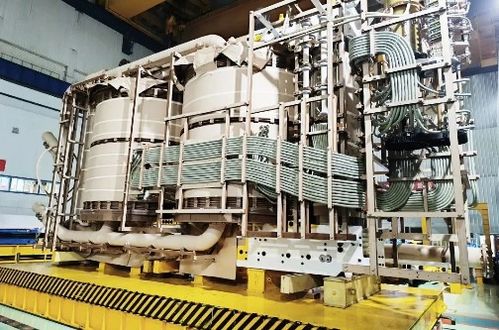 隴東 山東 800千伏特高壓直流輸電工程慶陽換流站首臺產(chǎn)品內(nèi)裝工序順利完工